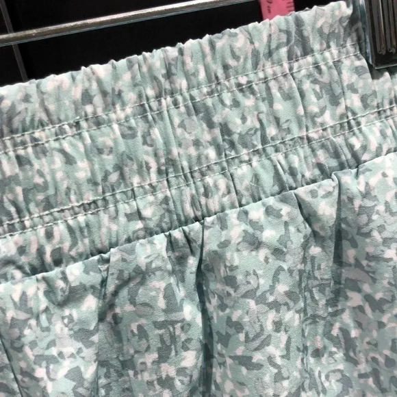 RBX Moisture wicking,elastic waist,4 way stretch,lined w/under shorts,pattern - Picture 2 of 10